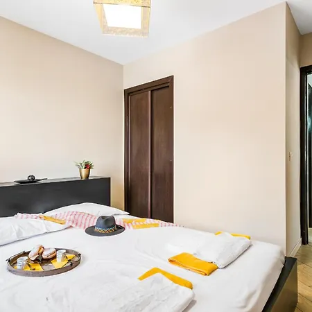 556 Shopping Centre Pueblo Canario *