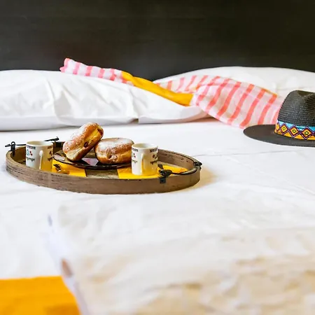 556 Shopping Centre Pueblo Canario * Плая-де-лас-Америкас