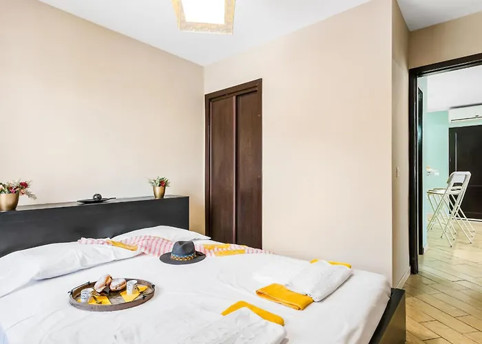 556 Shopping Centre Pueblo Canario *