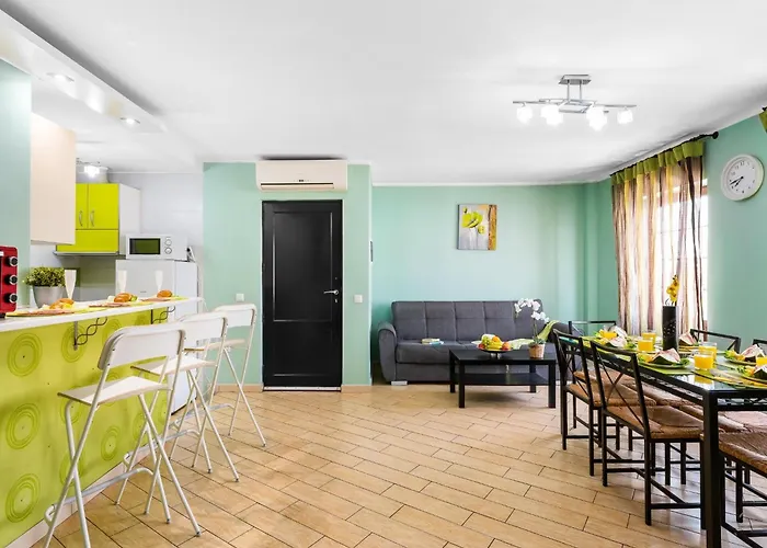 556 Shopping Centre Pueblo Canario Apartmán